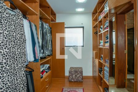 Casa à venda com 460m², 4 quartos e 4 vagas Casa à venda com 460m², 4 quartos e 4 vagasCloset da suíte master