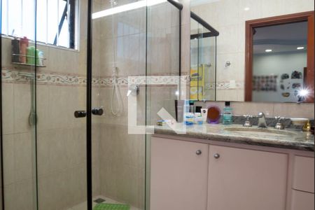 Casa à venda com 460m², 4 quartos e 4 vagas Casa à venda com 460m², 4 quartos e 4 vagasBanheiro da Suíte 1