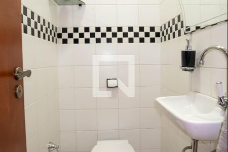 Casa à venda com 460m², 4 quartos e 4 vagas Casa à venda com 460m², 4 quartos e 4 vagasBanheiro Social