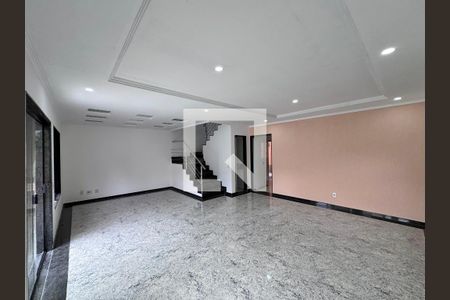 Sala de casa de condomínio para alugar com 4 quartos, 350m² em Vargem Pequena, Rio de Janeiro