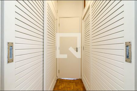 Apartamento à venda com 196m², 3 quartos e 2 vagas Apartamento à venda com 196m², 3 quartos e 2 vagasCloset da suíte
