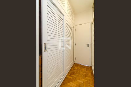 Apartamento à venda com 196m², 3 quartos e 2 vagas Apartamento à venda com 196m², 3 quartos e 2 vagasCloset da suíte