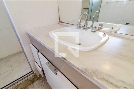 Apartamento à venda com 196m², 3 quartos e 2 vagas Apartamento à venda com 196m², 3 quartos e 2 vagasBanheiro da suíte