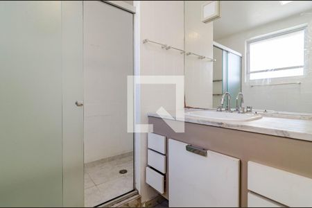 Apartamento à venda com 196m², 3 quartos e 2 vagas Apartamento à venda com 196m², 3 quartos e 2 vagasBanheiro da suíte