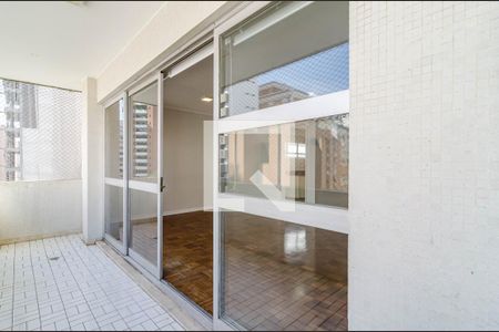 Apartamento à venda com 196m², 3 quartos e 2 vagas Apartamento à venda com 196m², 3 quartos e 2 vagasVaranda