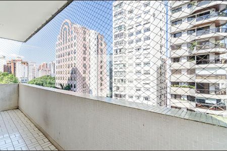 Apartamento à venda com 196m², 3 quartos e 2 vagas Apartamento à venda com 196m², 3 quartos e 2 vagasVaranda