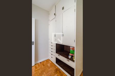 Apartamento à venda com 196m², 3 quartos e 2 vagas Apartamento à venda com 196m², 3 quartos e 2 vagasQuarto de serviço