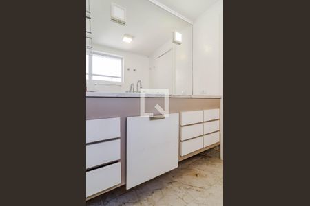 Apartamento à venda com 196m², 3 quartos e 2 vagas Apartamento à venda com 196m², 3 quartos e 2 vagasBanheiro da suíte