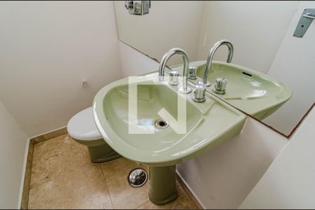 Apartamento à venda com 196m², 3 quartos e 2 vagas Apartamento à venda com 196m², 3 quartos e 2 vagasLavabo
