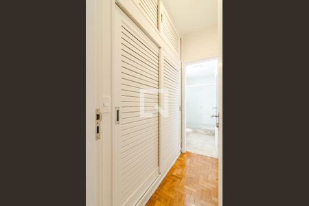 Apartamento à venda com 196m², 3 quartos e 2 vagas Apartamento à venda com 196m², 3 quartos e 2 vagasCloset da suíte