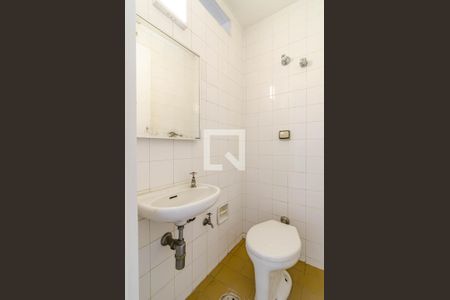 Apartamento à venda com 196m², 3 quartos e 2 vagas Apartamento à venda com 196m², 3 quartos e 2 vagasBanheiro de serviço