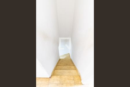Casa para alugar com 70m², 2 quartos e sem vaga Casa para alugar com 70m², 2 quartos e sem vagaEscada