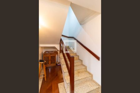Escada de casa à venda com 4 quartos, 240m² em Vila Buenos Aires, São Paulo