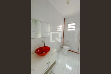 Casa à venda com 200m², 3 quartos e 2 vagasBanheiro da Suíte