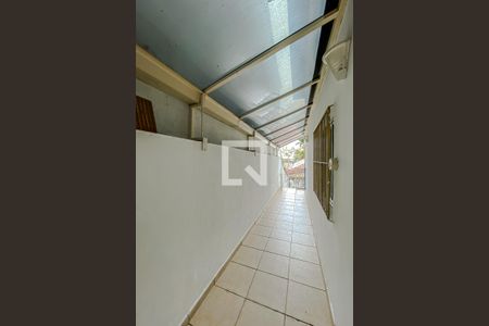 Casa à venda com 200m², 3 quartos e 2 vagasCorredor