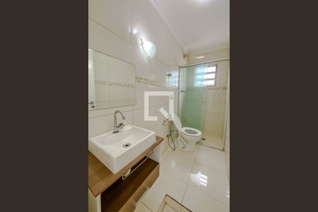 Casa à venda com 200m², 3 quartos e 2 vagasBanheiro