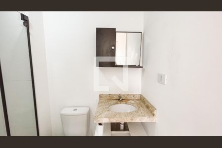 Banheiro de kitnet/studio para alugar com 1 quarto, 26m² em Santana, São Paulo