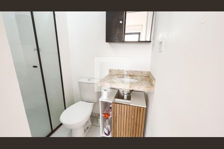 Banheiro de kitnet/studio para alugar com 1 quarto, 26m² em Santana, São Paulo