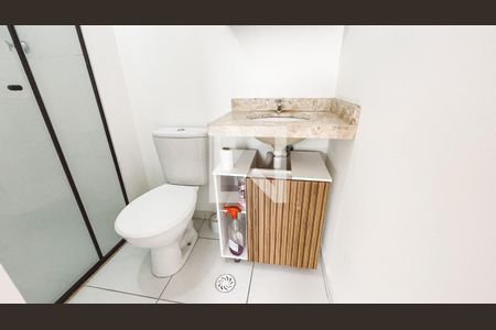 Banheiro de kitnet/studio para alugar com 1 quarto, 26m² em Santana, São Paulo