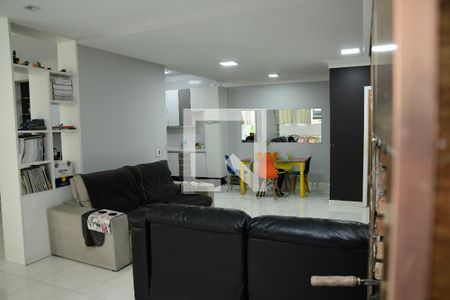 Casa de condomínio para alugar com 250m², 3 quartos e 8 vagas Casa de condomínio para alugar com 250m², 3 quartos e 8 vagasSala