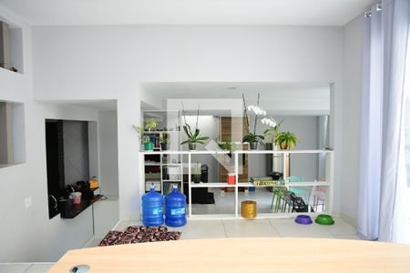 Casa de condomínio para alugar com 250m², 3 quartos e 8 vagas Casa de condomínio para alugar com 250m², 3 quartos e 8 vagasSala