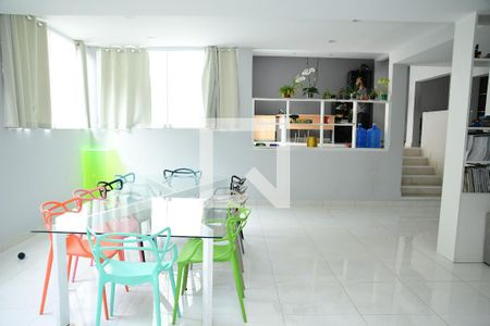 Casa de condomínio para alugar com 250m², 3 quartos e 8 vagas Casa de condomínio para alugar com 250m², 3 quartos e 8 vagasSala