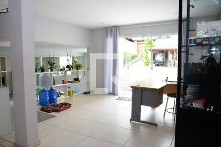 Casa de condomínio para alugar com 250m², 3 quartos e 8 vagas Casa de condomínio para alugar com 250m², 3 quartos e 8 vagasSala