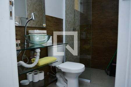 Casa de condomínio para alugar com 250m², 3 quartos e 8 vagas Casa de condomínio para alugar com 250m², 3 quartos e 8 vagasBanheiro da Suíte 1