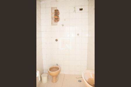 Casa para alugar com 100m², 2 quartos e 2 vagas Casa para alugar com 100m², 2 quartos e 2 vagasBanheiro de Serviço