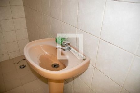 Casa para alugar com 100m², 2 quartos e 2 vagas Casa para alugar com 100m², 2 quartos e 2 vagasBanheiro de Serviço