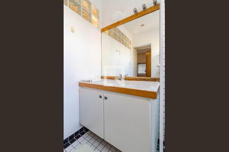 Apartamento à venda com 140m², 2 quartos e 1 vagaBanheiro da suíte