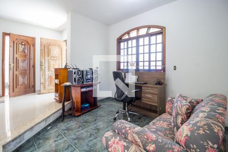 Escritório de casa para alugar com 3 quartos, 225m² em Vila Lavinia, Mogi das Cruzes