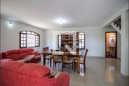Sala de Estar de casa para alugar com 3 quartos, 225m² em Vila Lavinia, Mogi das Cruzes