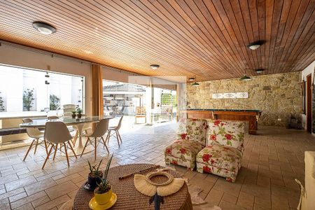 Casa à venda com 630m², 4 quartos e 6 vagas Casa à venda com 630m², 4 quartos e 6 vagasSala 3