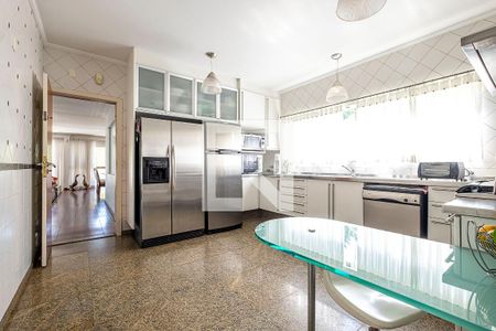 Casa à venda com 630m², 4 quartos e 6 vagas Casa à venda com 630m², 4 quartos e 6 vagasCozinha