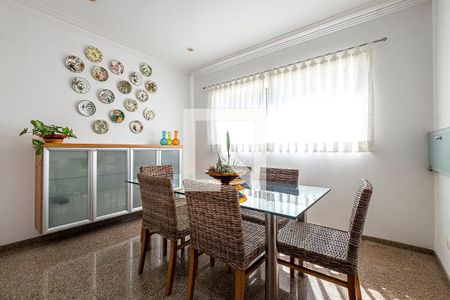 Casa à venda com 630m², 4 quartos e 6 vagas Casa à venda com 630m², 4 quartos e 6 vagasSala de almoço