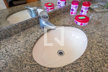 Casa à venda com 630m², 4 quartos e 6 vagas Casa à venda com 630m², 4 quartos e 6 vagasSuíte 4 - Banheiro