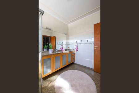 Casa à venda com 630m², 4 quartos e 6 vagas Casa à venda com 630m², 4 quartos e 6 vagasSuíte 4 - Banheiro