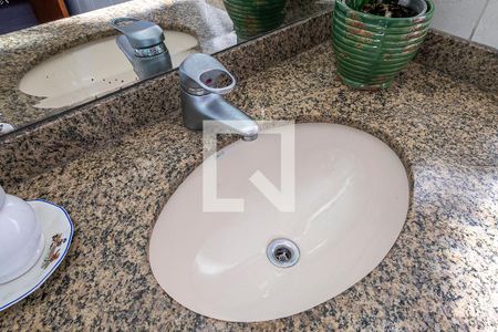 Casa à venda com 630m², 4 quartos e 6 vagas Casa à venda com 630m², 4 quartos e 6 vagasSuíte 3 - Banheiro