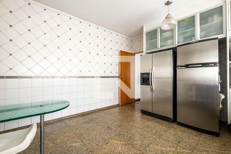 Casa à venda com 630m², 4 quartos e 6 vagas Casa à venda com 630m², 4 quartos e 6 vagasCozinha