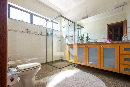 Casa à venda com 630m², 4 quartos e 6 vagas Casa à venda com 630m², 4 quartos e 6 vagasSuíte 4 - Banheiro