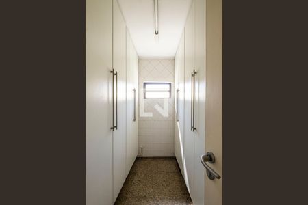 Casa à venda com 630m², 4 quartos e 6 vagas Casa à venda com 630m², 4 quartos e 6 vagasÁrea de Serviço - Despensa