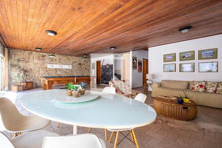 Casa à venda com 630m², 4 quartos e 6 vagas Casa à venda com 630m², 4 quartos e 6 vagasSala 3