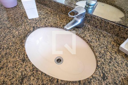 Casa à venda com 630m², 4 quartos e 6 vagas Casa à venda com 630m², 4 quartos e 6 vagasSuíte 2 - Banheiro