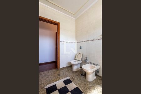 Casa à venda com 630m², 4 quartos e 6 vagas Casa à venda com 630m², 4 quartos e 6 vagasSuíte 3 - Banheiro