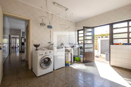 Casa à venda com 630m², 4 quartos e 6 vagas Casa à venda com 630m², 4 quartos e 6 vagasÁrea de Serviço