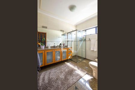 Casa à venda com 630m², 4 quartos e 6 vagas Casa à venda com 630m², 4 quartos e 6 vagasSuíte 2 - Banheiro