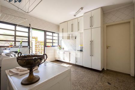 Casa à venda com 630m², 4 quartos e 6 vagas Casa à venda com 630m², 4 quartos e 6 vagasÁrea de Serviço