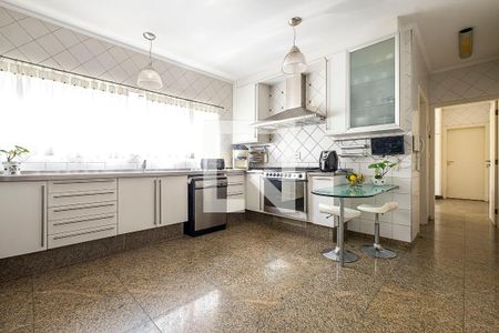 Casa à venda com 630m², 4 quartos e 6 vagas Casa à venda com 630m², 4 quartos e 6 vagasCozinha