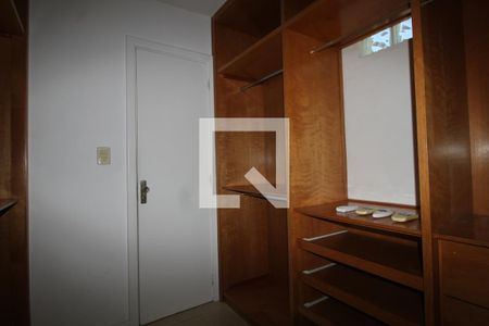 Casa de condomínio para alugar com 650m², 4 quartos e 2 vagasCloset da suíte 1
